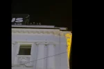 Харьковские подростки решили погулять на самом краю крыши, кадры: "махали прохожим и..."