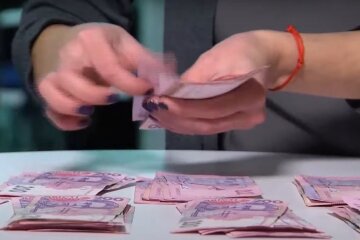 деньги,  гривны, скрин