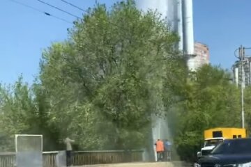 "Новый фонтан Кличко": в центре Киева прорвало трубу, появилось видео ЧП