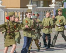 Крымских школьников насильно сгоняют в партизанские отряды (фото)
