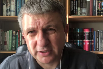 Романенко: Лучше бы ввести Раду и Кабмин выходного дня, толку он них все равно ноль