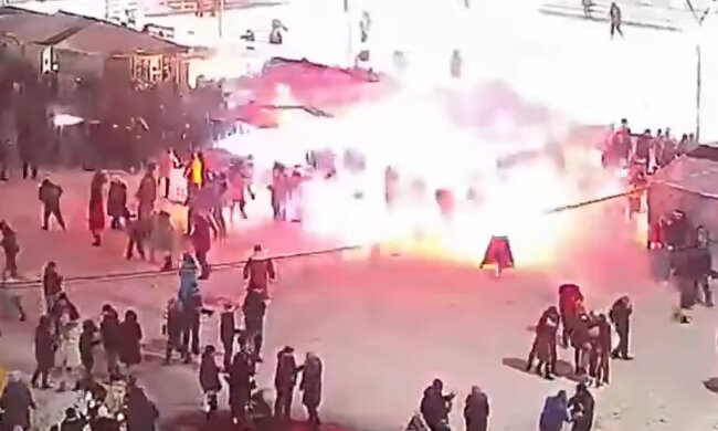 Святкування Нового Року ледь не обернулося трагедією: феєрверк полетів прямо у натовп