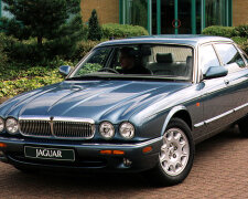 0300610-Jaguar-XJ-Sovereign-4.0-1997
