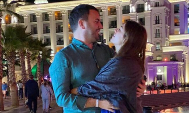 Дружина ведучого "Холостячки" і "Україна має талант" Решетника подражнила українців: "жовтень місяць, а ми..."