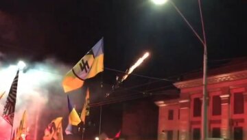 Взрыв прогремел под посольством РФ в Киеве, стянута Нацгвардия: кадры атаки