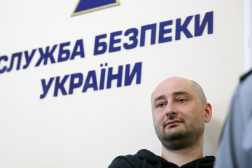 Bábchenko reaparece en Kiev y denuncia que Rusia intentó matarle