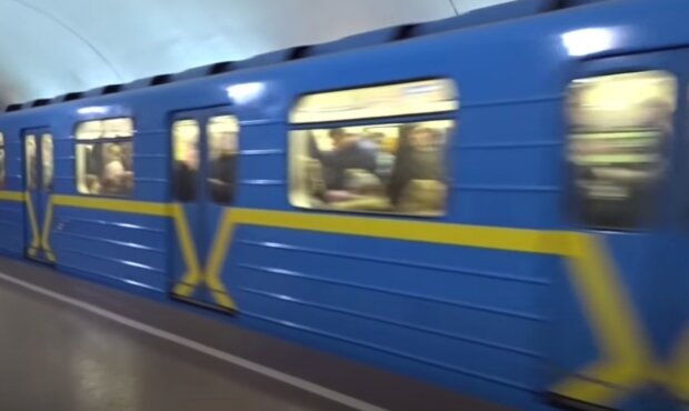 Трагедія в київському метрополітені паралізувала рух транспорту: подробиці НП