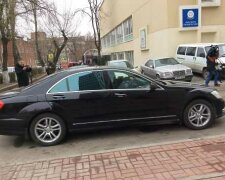 Як Янукович їхав на допит: охорона та елітне авто (фото)