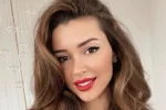 Дочь онкобольной Заворотнюк в кожаном корсете поделилась женским секретом: "Афродита нервно курит..."