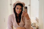 Ефектна брюнетка з Victoria's Secret стягнула принади зав'язочками: "Поза розбурхує уяву"