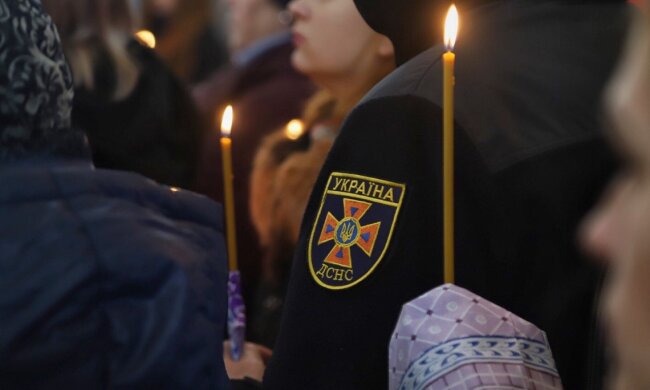 Сотни людей прощаются со спасателем-героем в Одессе: кадры с церемонии пробирают до слез