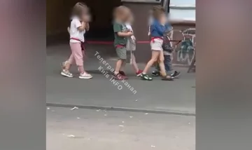 діти на повідку у Києві, скріншот: соцмережі