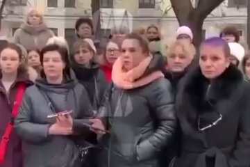 "Що ваші мужики забули в Україні?": у Москві дружини "мобіків" зібралися біля Міноборони рф