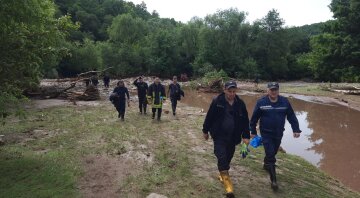 Трагедія на Тернопільщині: знайдені тіла дівчаток, кадри з місця НП