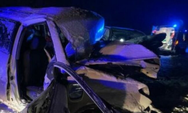 Беда случилась на трассе Харьков - Симферополь: есть погибший и пострадавшие, фото