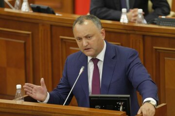 Невдалий рік: за що президента Молдови знову лишили влади