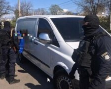 Вооруженная банда из Одессы запугивала людей по всей Украине, спецназ подняли по тревоге: кадры