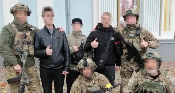 "Своїх не полишаємо": Україна повернула додому з полону морських піхотинців, кадри та деталі