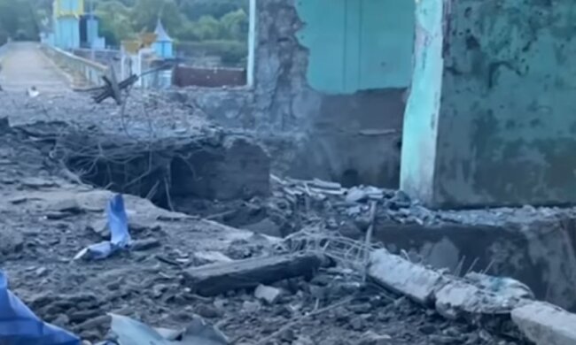 "Без паники": в Сети объяснили, почему вода в Ингульце покраснела после удара по дамбе