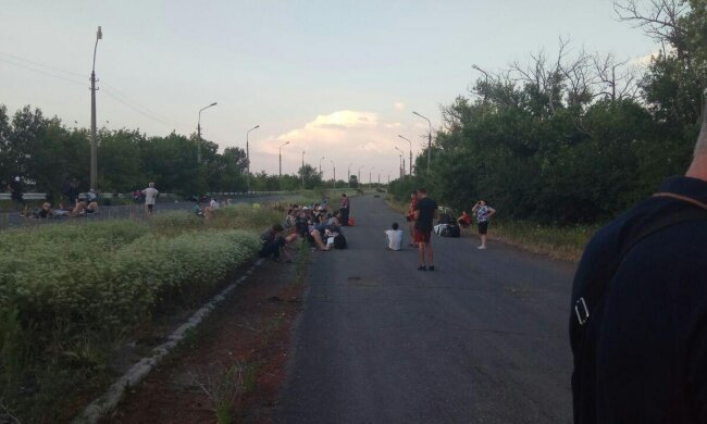 КПВВ Еленовка, очередь, люди