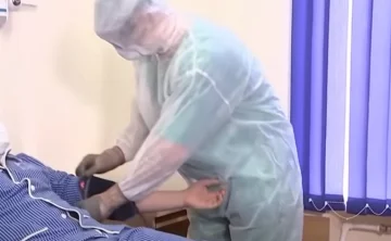 Лікарі заразилися вірусом після щеплення російською вакциною: у МОЗ знайшли виправдання