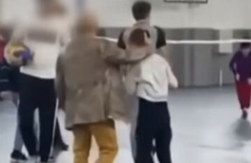 "На глазах у учителя": школьника уронили головой об пол на Киевщине, педагог бездействовал