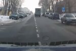 "Тримала дитину на руках": непередбачене сталося з українкою на пів шляху до пологового будинку, відео
