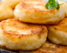 Рецепт сырников из картофельного пюре и творога: сытные и необычные