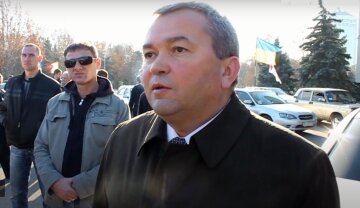 ЗМІ: "Бізнес по-чорному" або як Козаченко обкрадає своїх партнерів