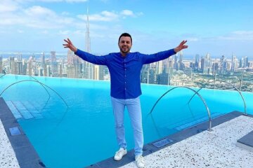 Ведучий "Холостяка" Решетник закохав в себе фанаток вбранням з голочки: "Дивлячись на вас, хочеться…"