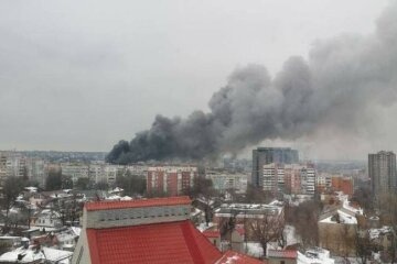 Масштабный пожар разгорелся в Днепре: дым видно за несколько километров