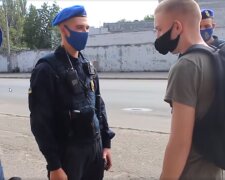 В Одессе под видом нацгвардейцев устроили облавы на людей: "обыскивают и грабят"