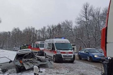 Момент ДТП с автобусом на трассе под Харьковом попал на видео: "вылетел на обочину"