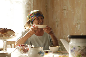 пенсионерка, бабушка, чай