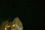 "Уже тиждень над Україною літають": незвичайне явище в нічному небі потрапило на відео