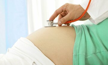 Чоловік зміг народити здорового малюка: унікальні фото, “лікарі не вірили своїм очам”