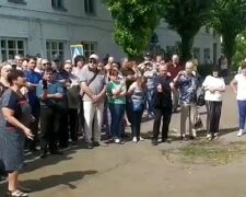 Харьковчане взбунтовались из-за отсутствия зарплат, кадры: "На работу не выйдем!"