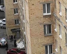 В Харькове из окна выбросился мужчина, жуткое фото: названа предварительная причина