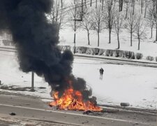 В Харькове российские оккупанты обстреляли авто с людьми: машина вспыхнула