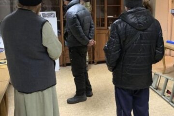 Священник решил "проучить" школьницу, которая рвала черешни возле храма: ему грозит 5 лет