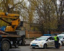 "Перебігала на червоний": українка опинилася під колесами крана, кадри з місця страшної аварії