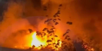 "Говорили ж, що "бавовни" буде вдосталь": у Москві вирує сильна пожежа