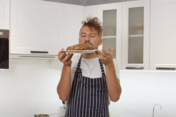 Победитель "Мастер Шеф" Клопотенко раскрыл рецепт идеального стейка: "Получается очень нежным"