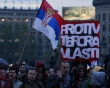 Протести в Белграді: серби незадоволені обранням “друга Путіна” (фото)