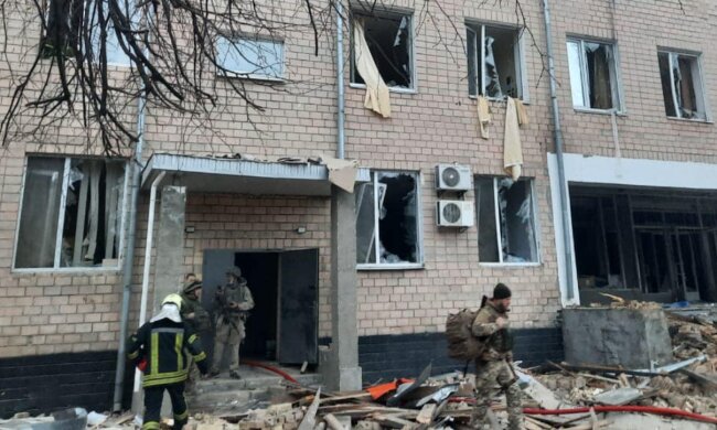Авиаудар по военной части Киева: есть погибший и раненые, кадры с места