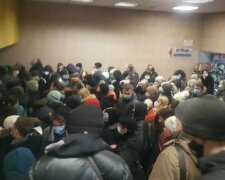 Колапс в метро Києва, виникла величезна тиснява: деталі і кадри НП