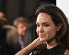 Анджелина Джоли шокировала фанатов новым цветом волос: как теперь выглядит актриса