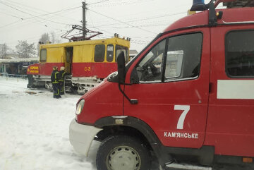 Техника не выдерживает: на Днепропетровщине пылают снегоуборщики