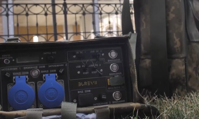 "Українська команда" доставила бійцям аеророзвідки зарядні станції "Буревій": допоможуть нищити ворога