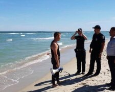 Фекалии обнаружили в Черном море, отдыхающим запрещено купаться: видео безобразия